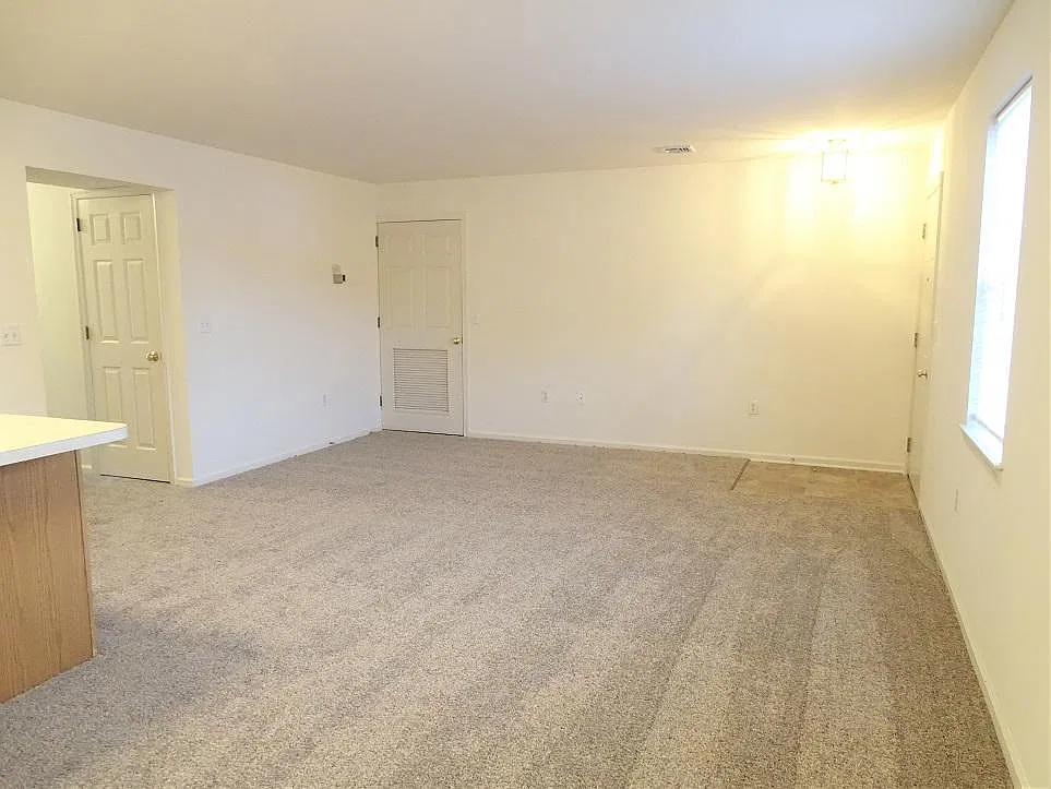 2 bed, 808 sqft, $1,495 — Photo 2
