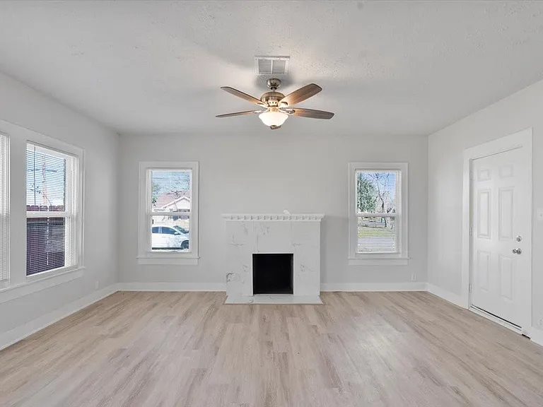 1118 Elliston St — Photo 7