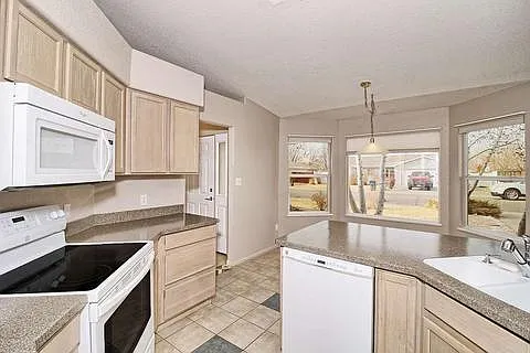478 Moonlight Dr — Photo 6