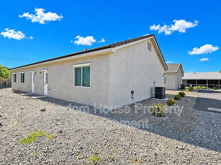 1121 Sixshooter Ave #1 — Photo 29