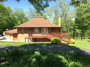 8134 Buck Ridge Rd, Cedar Falls, IA 50613