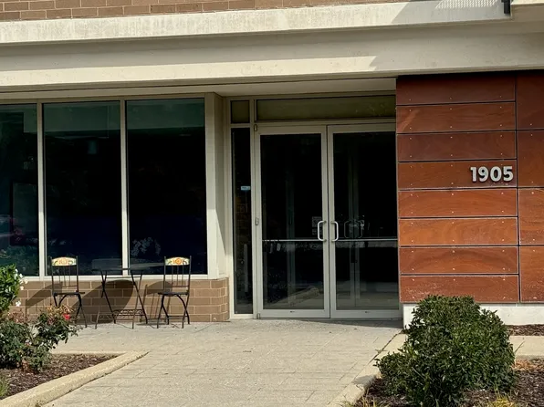 1905 S Wolf Rd APT 210, Hillside, IL 60162