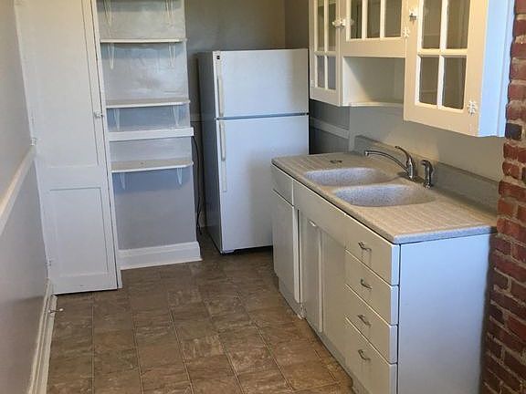 2nd image of 4221 Harrison St APT 3S