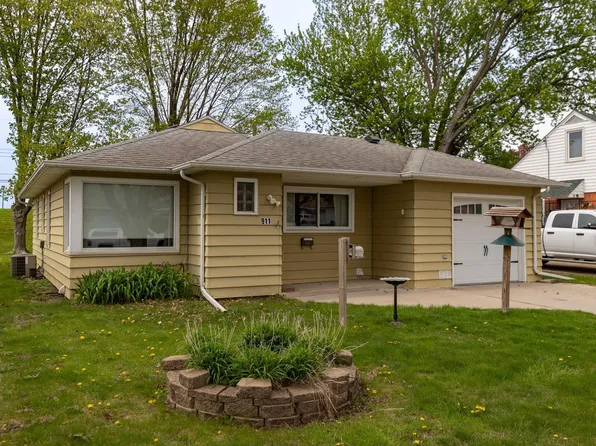 911 13th Ave NW, Rochester, MN 55901
