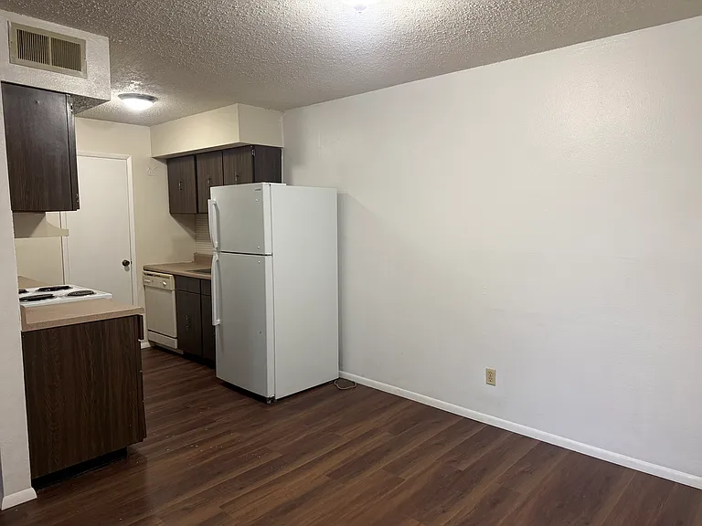 9814 Greenery Ln #D — Photo 4