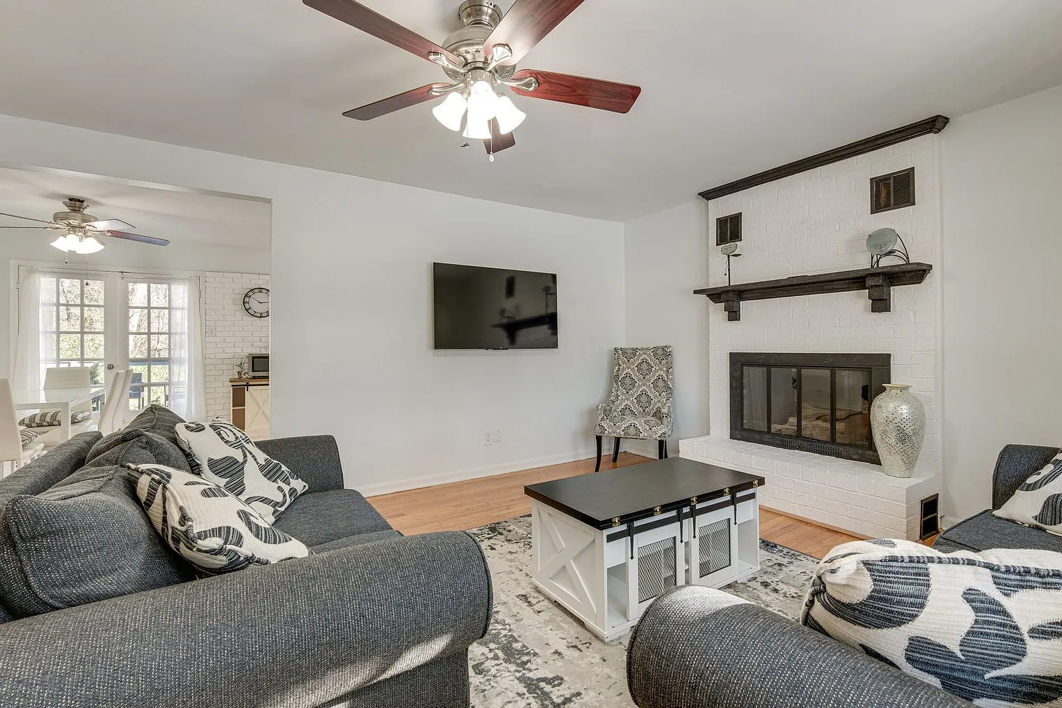 3 bed, 2.0 bath, 1496 sqft, $3,183 — Photo 1