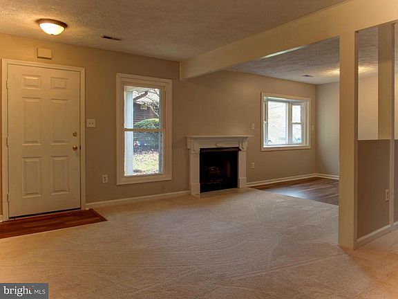 3rd image of 592 Meadowbrook Dr
