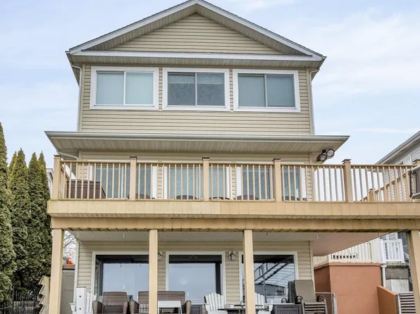 2430 Geneva Hwy, Manitou Beach, MI 49253