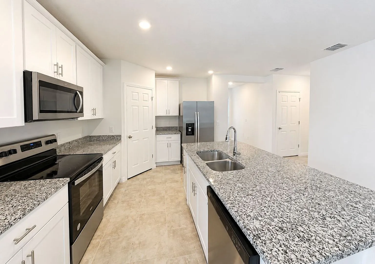 3 Bedroom Davenport Home with Flex Room in Deer Run — Photo 4