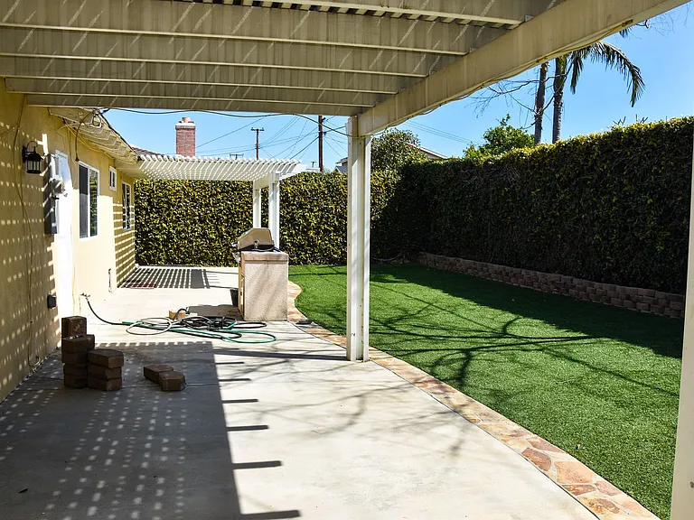 2318 E Coolidge Ave — Photo 36