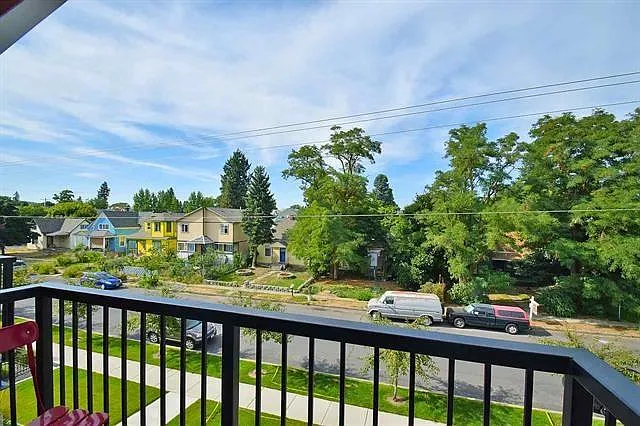 2207 W Bridge Ave — Photo 3