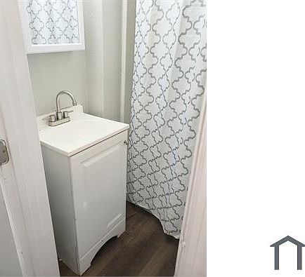 3rd image of 915 Martin L King Jr Ave #2