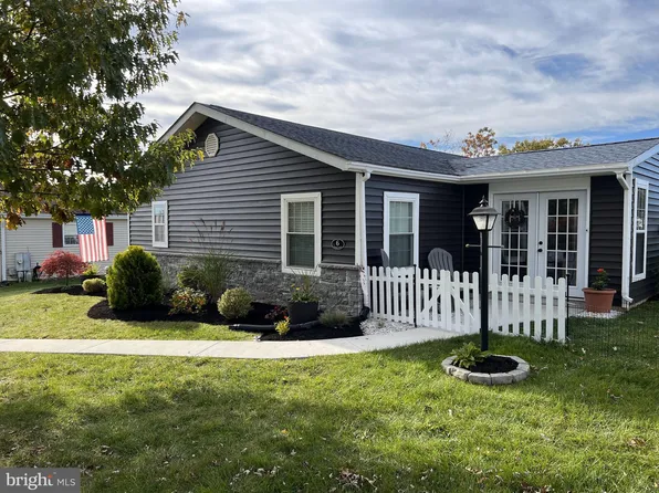 6 Juniper Cir, New Hope, PA 18938