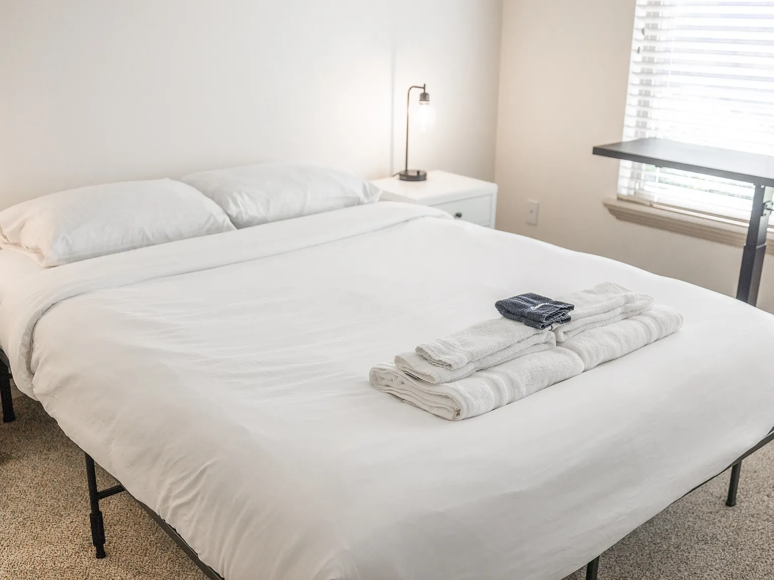 2 bed, 3327 sqft, $3,200 — Photo 4
