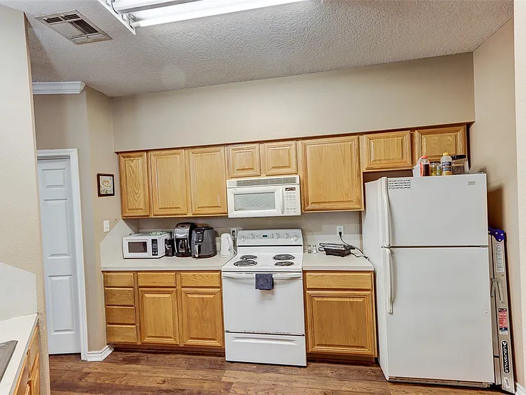 217 Navarro Dr — Photo 8