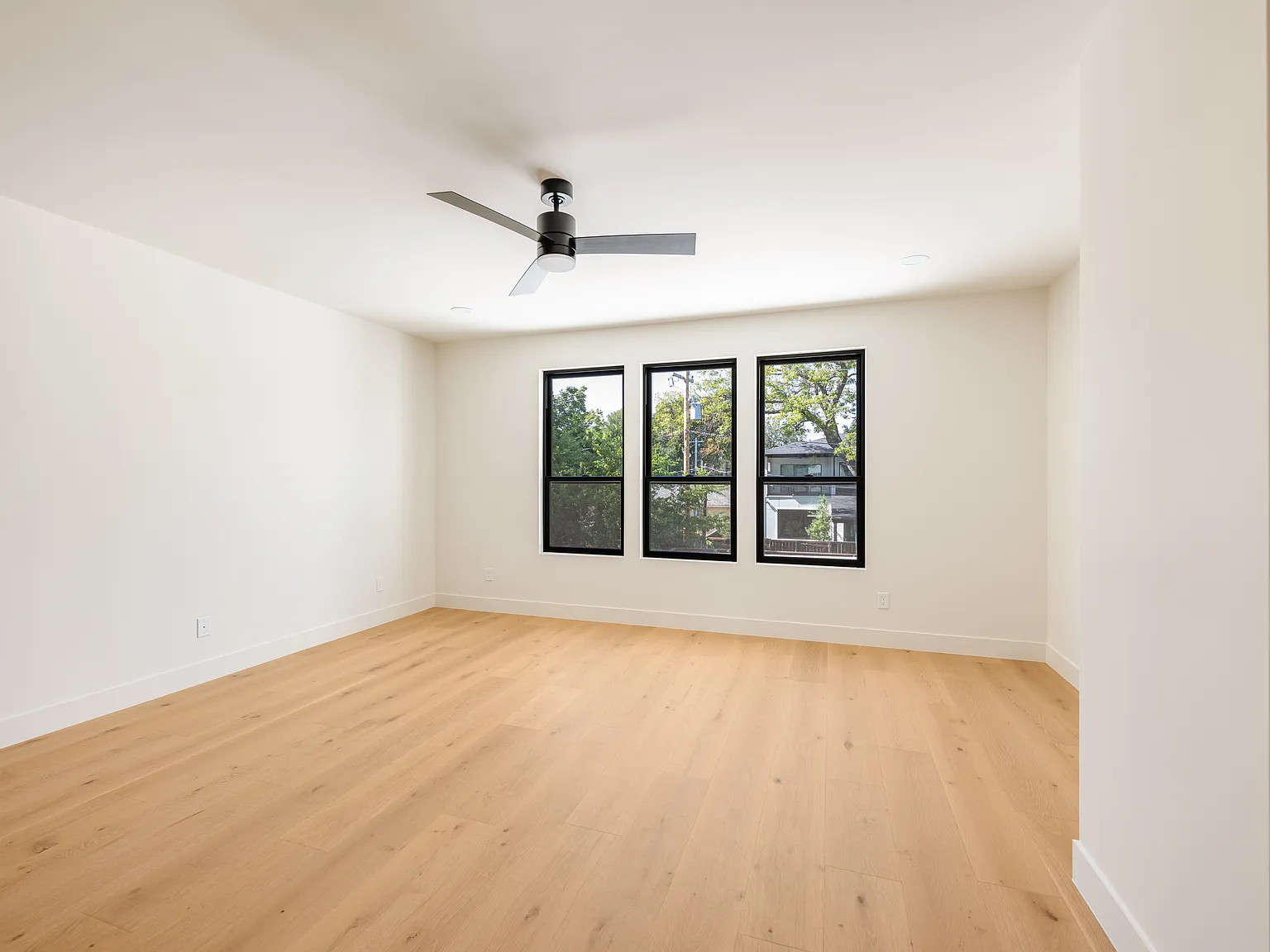 5 bed, 4268 sqft, $12,000 — Photo 4