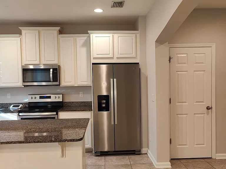 534 Richmond Dr — Photo 5