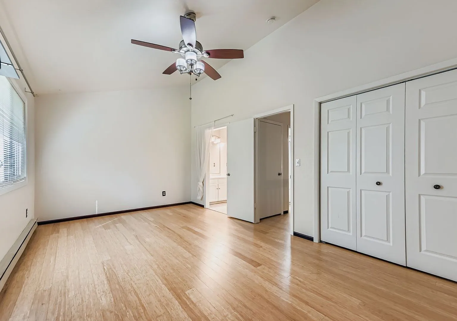 Cozy 4B/2B Unit With Views In East Boulder Available NOW! — Photo 3