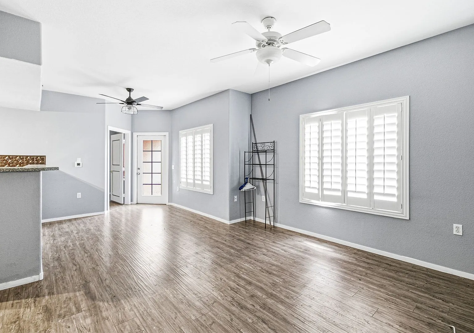 3400 Cabana Dr — Photo 4