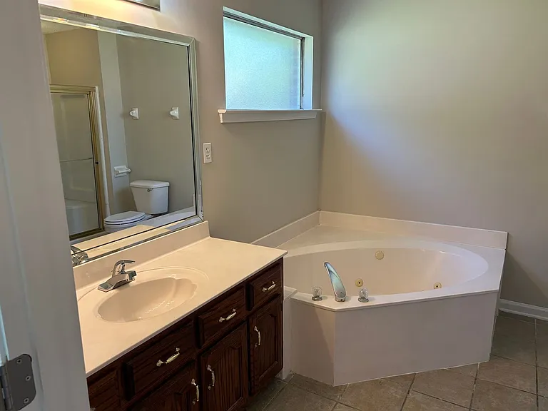 7668 Tally Ho Dr E — Photo 15