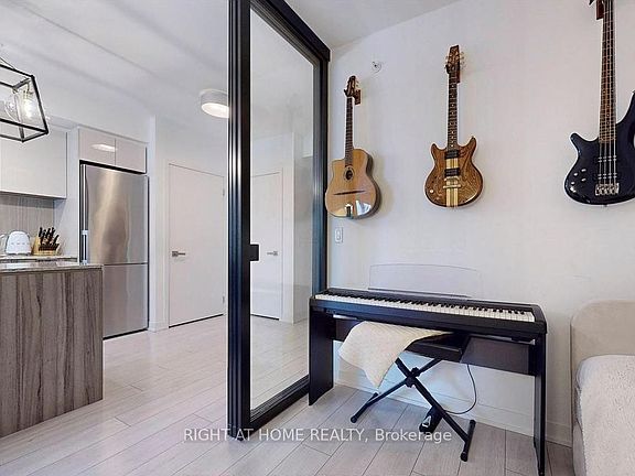 4th image of 31 Tippett Rd #362