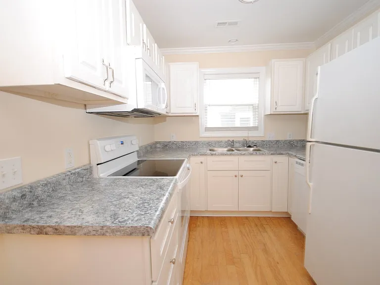 3225 Belmont Cir — Photo 7