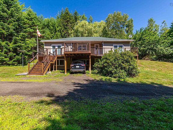 2nd image of 663 Hampton Mountain Rd