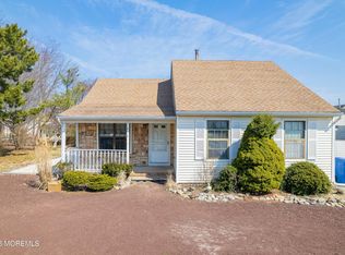 6 Placid Ct, Manahawkin, NJ 08050