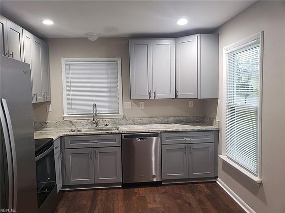 3rd image of 3533 Dana Ln