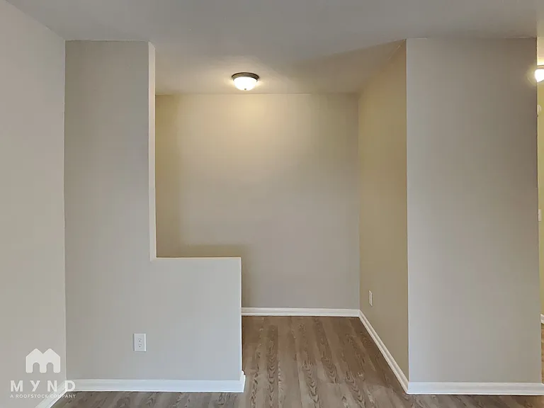 261 Queen Marie Ct — Photo 16