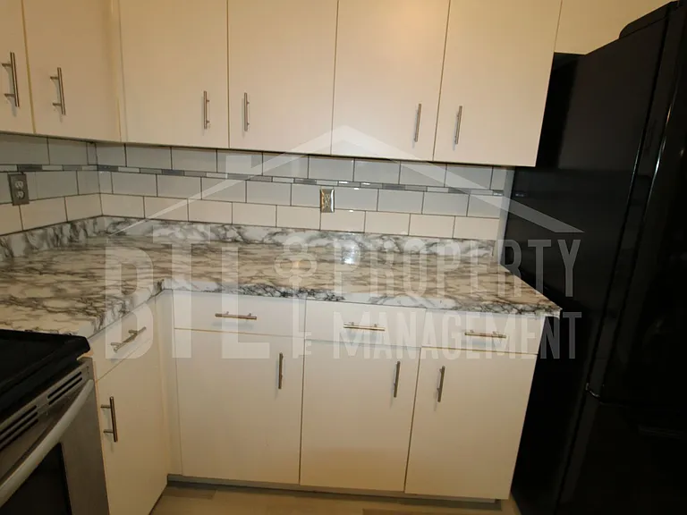 240 Fox Ridge Rd — Photo 16