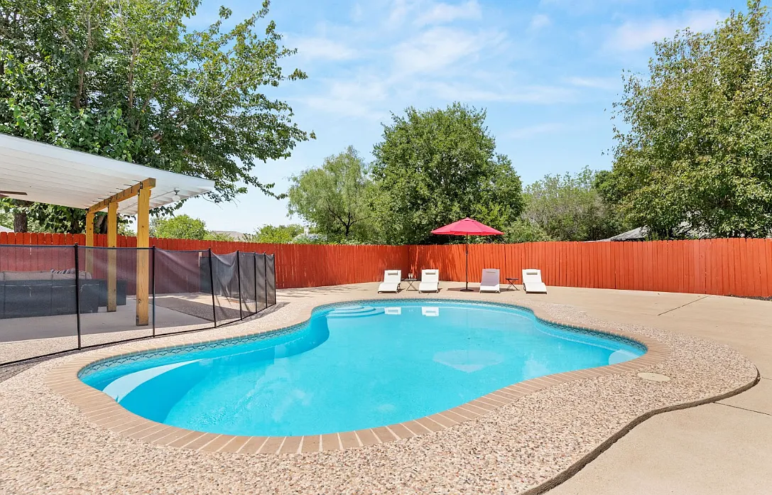 3 bed, $12,000 — Photo 4