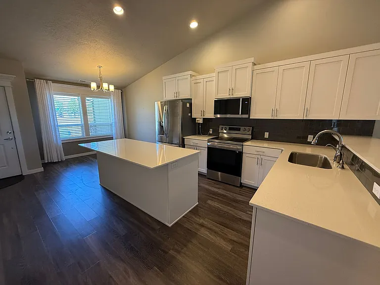 2839 E Apricot Dr — Photo 4