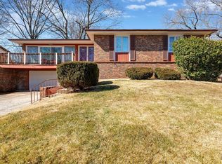 5801 Kerth Rd, Saint Louis, MO 63128