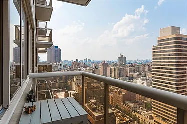 Rented by R New York