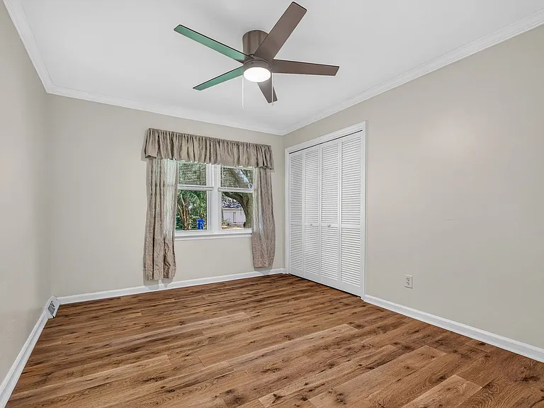 1037 Law Ln — Photo 18