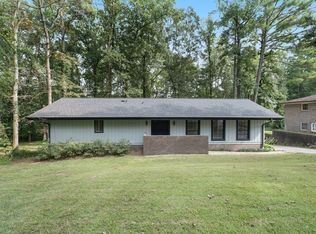 688 Southwind Dr NW, Lilburn, GA 30047