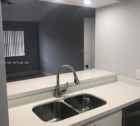 5th image of 550 S Park Rd #32-8