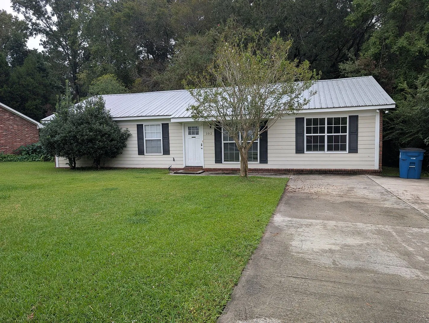 Charming 4-Bedroom Home for Rent in Summerville! — Photo 1