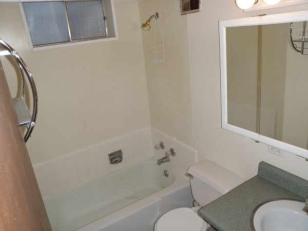 2nd image of 1027 20th St APT 4