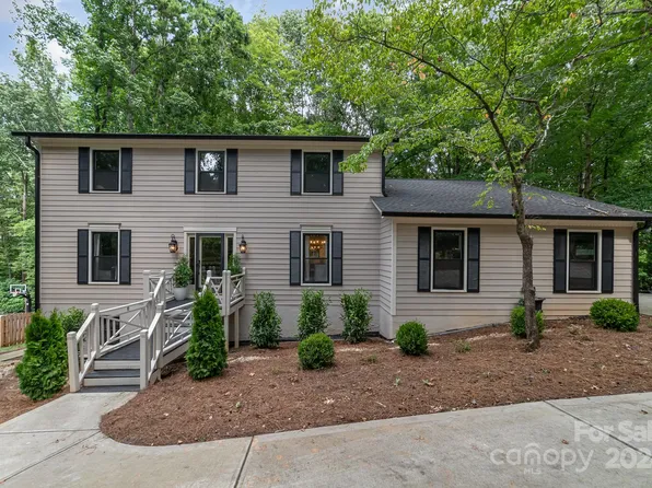 5610 Camelot Dr, Charlotte, NC 28270