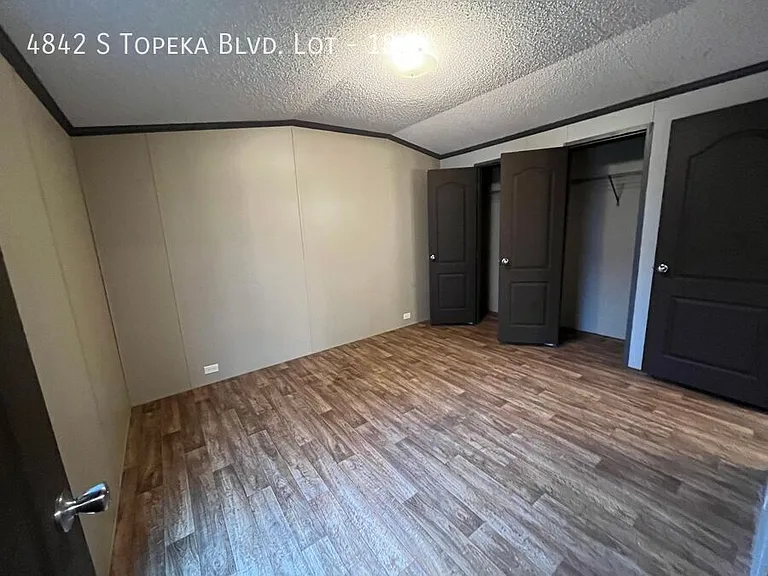 4842 S Topeka Blvd #18 — Photo 5