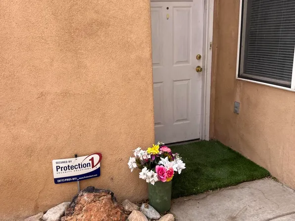 621 Desert Dr SW, Albuquerque, NM 87105