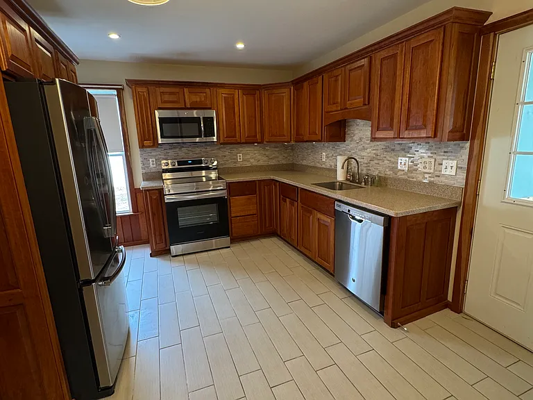 218-220 Lafayette St #220-1 — Photo 14