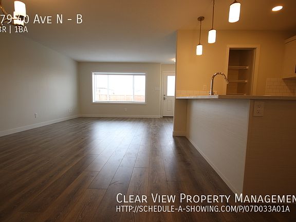4th image of 979 40th Ave N #B