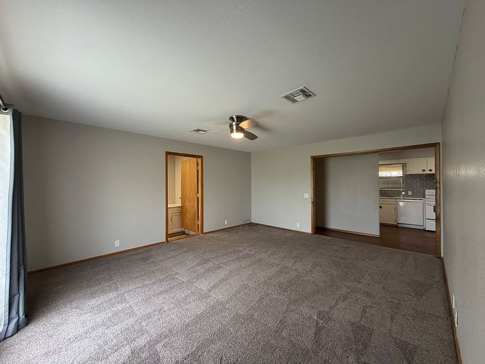 1st image of 422 N Kansas St #422