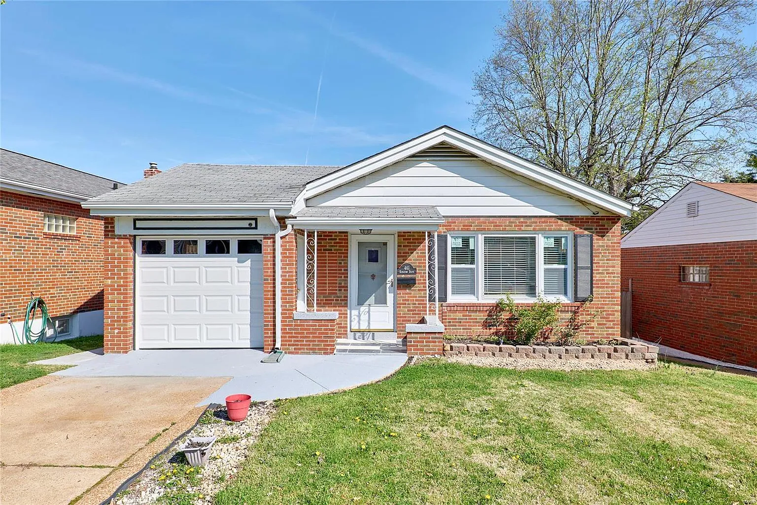 461 Kingston Dr photo 1