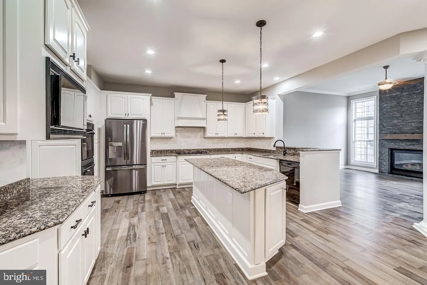 4 bed, 3.5 bath, 4199 sqft, $4,350 — Photo 4