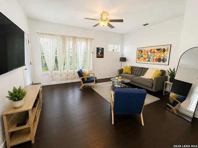 2 bed, 2.5 bath, 1162 sqft, $1,780 — Photo 4