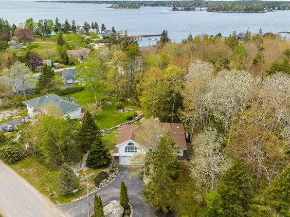 213 Atlantic Avenue, Boothbay Harbor, ME 04538